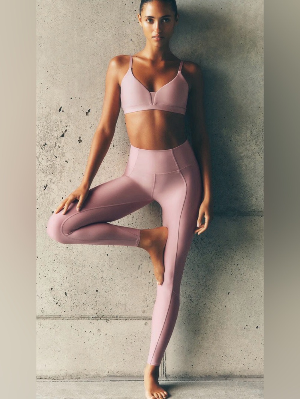 Alo AirLift High Waist 7/8 leggings and Airlift sports bra SET. vintage pink